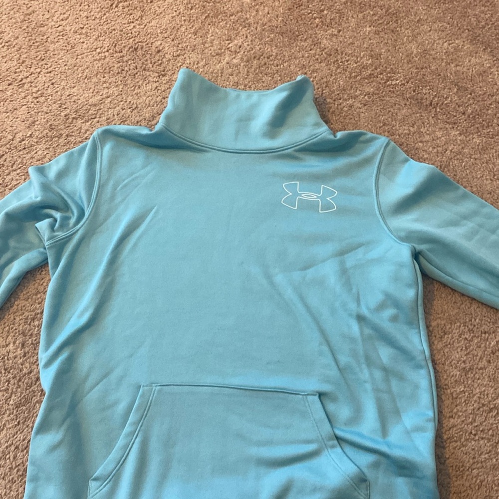 Sz YXL never worn girls Under Armour sweatshirt.